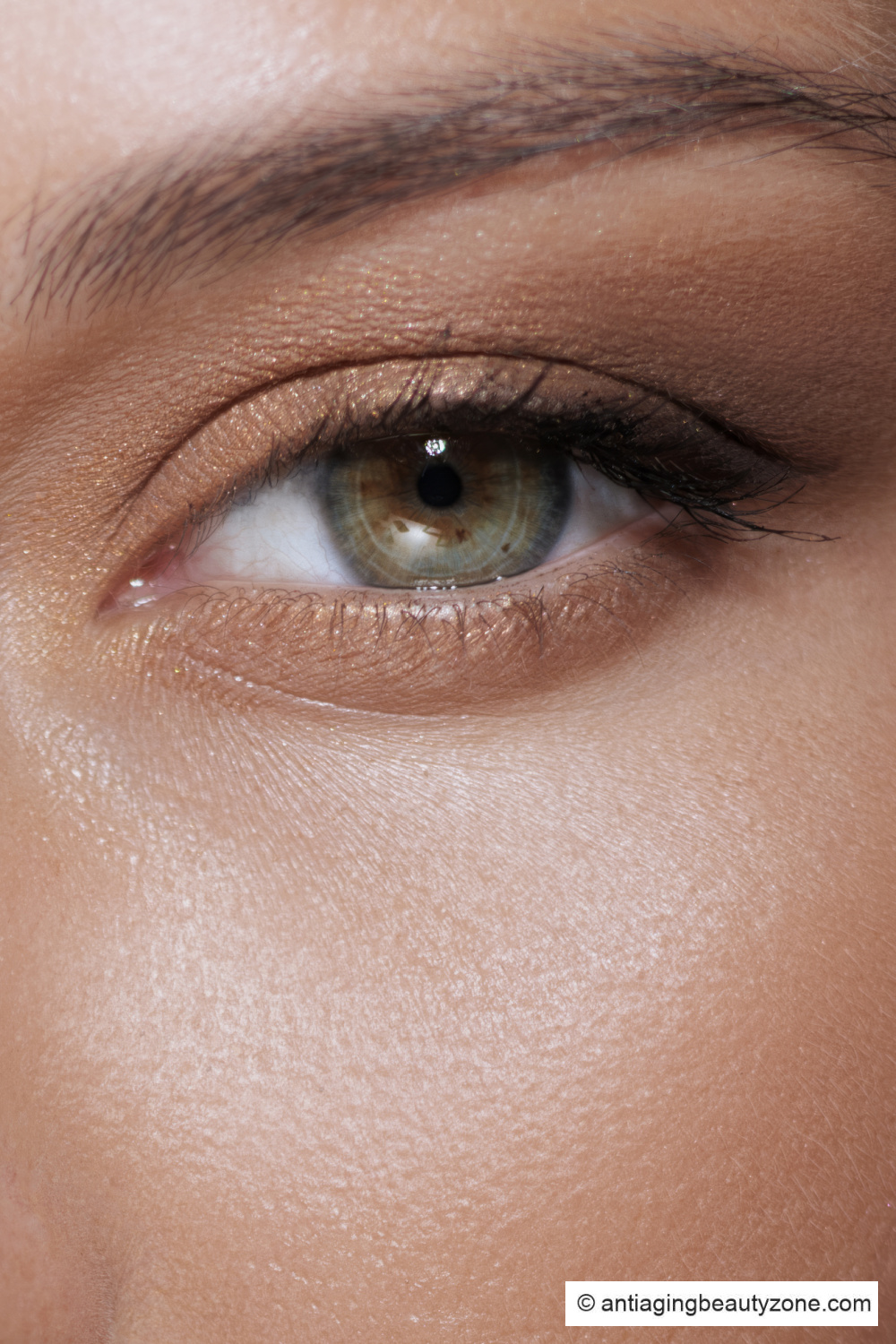 Subtle champagne shimmer eye makeup on almond-shaped eyes with tightlined lashes