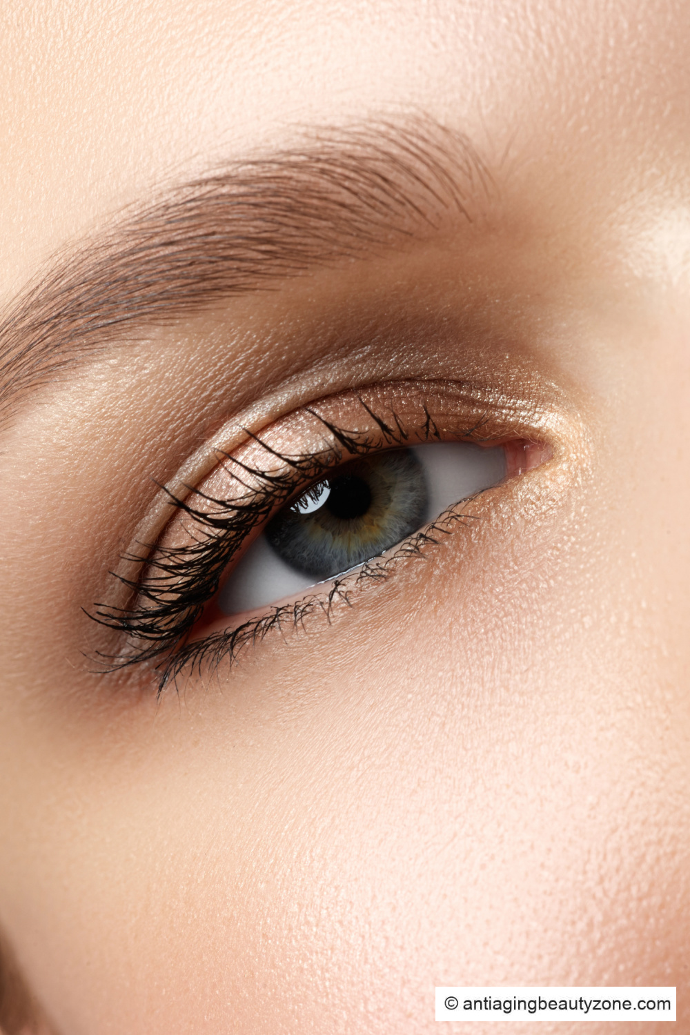 Golden halo eye makeup with light shimmer for crepey eyelids