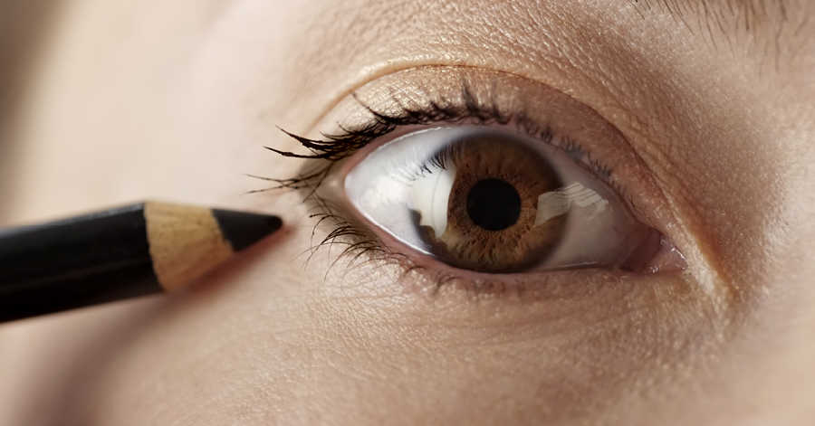 apply eye pencil outer corner of eyes eyeliner outer corner