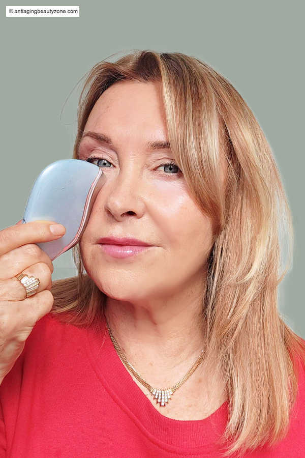 gua sha curved edge under eye lymphatic drainage for puffy eyes