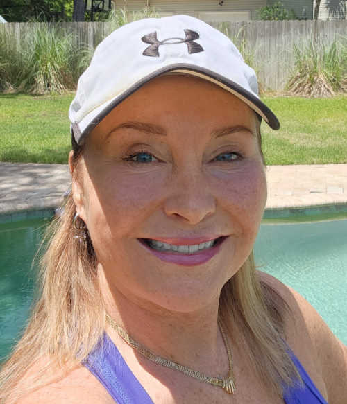 Under-eye serum test during summer heat