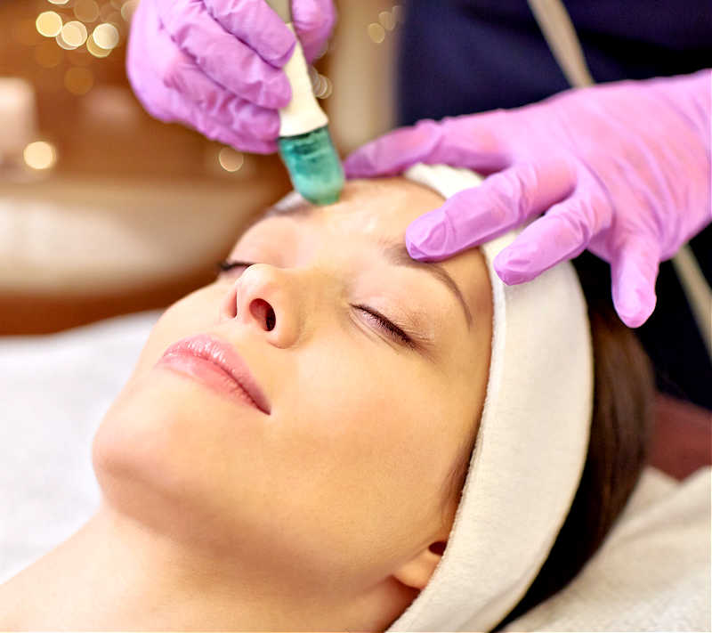 Crystal microdermabrasion treatment. Crystal microdermabrasion.