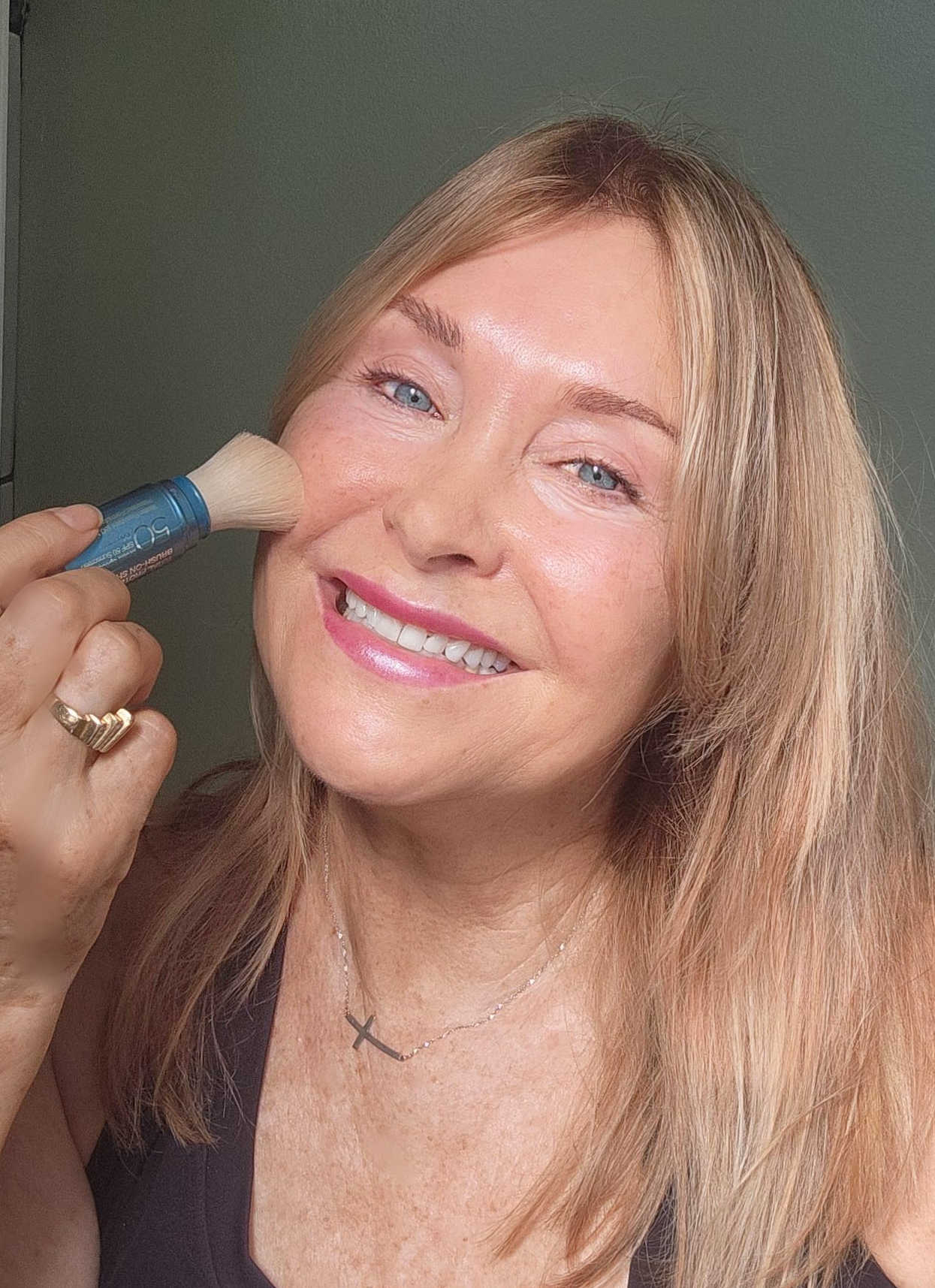 Linda applying Colorescience Brush-On Shield mineral sunscreen for face protection